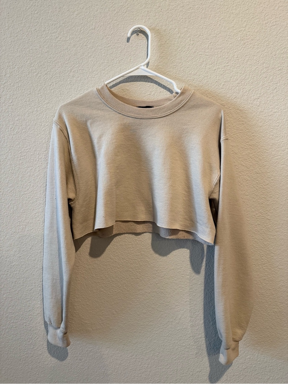 PrettyLittleThing Cropped Sweatshirt - Cream